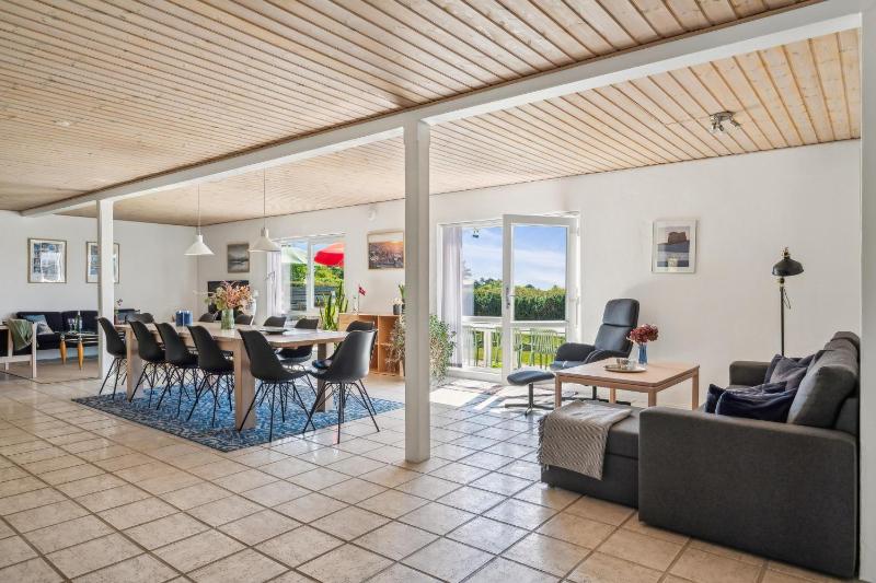 Nice Home In Ebeltoft With 4 Bedrooms And Internet - image 13