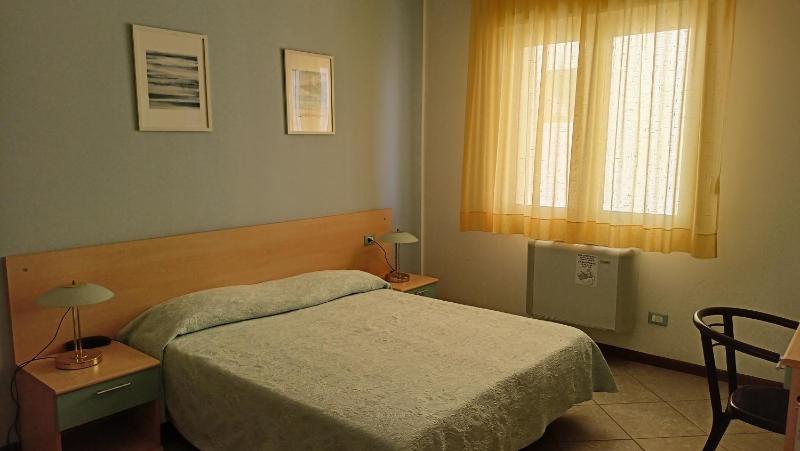 Double Room image 4