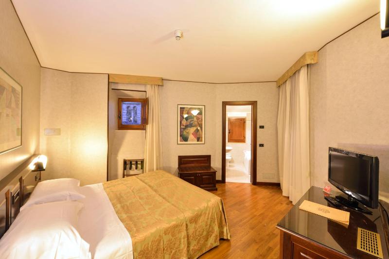 Classic Double Room image 1