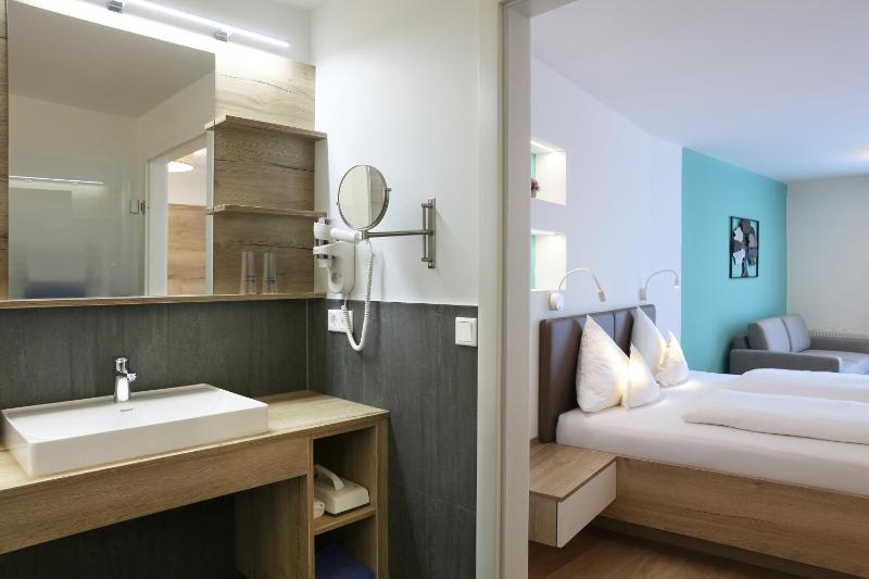 Superior Double Room with Sofa Bed image 4
