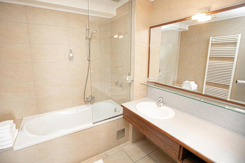 Superior Triple Room image 4