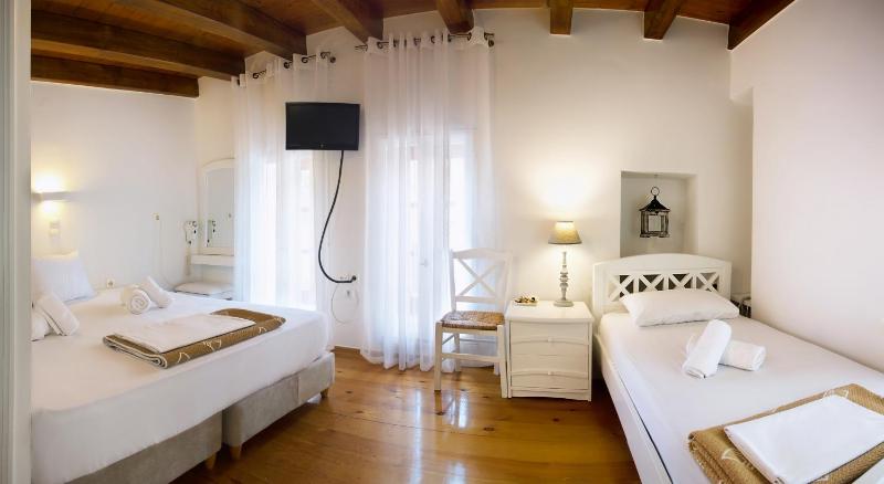 Triple Room image 3