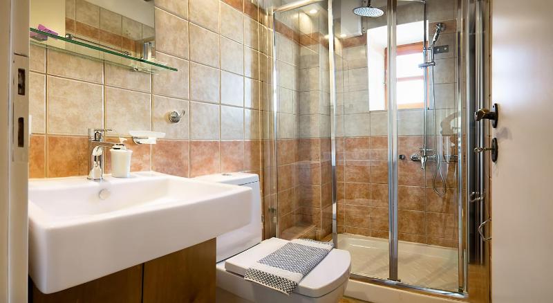 Triple Room image 2