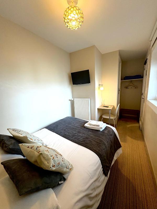 Single Room with Single Bed image 4