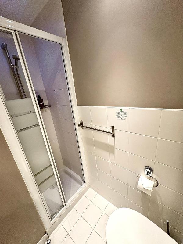 Single Room with Single Bed image 2