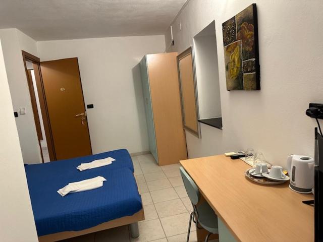 Double Room with External Private Bathroom image 1