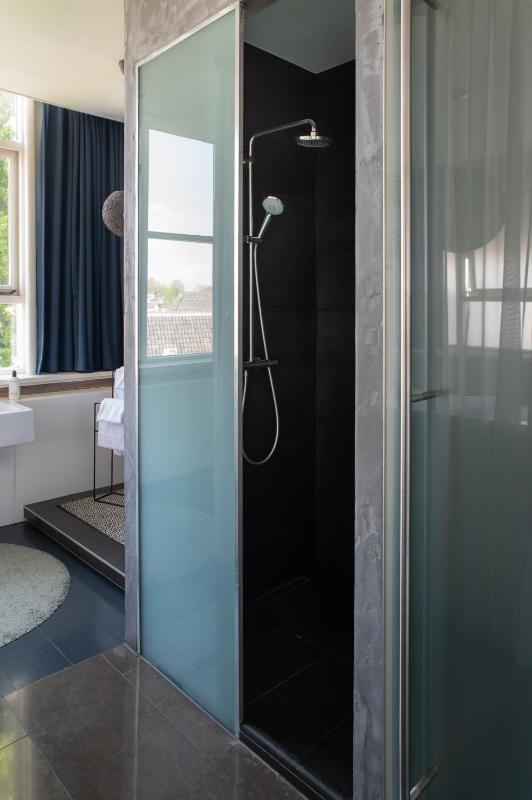 Standard Suite image 4
