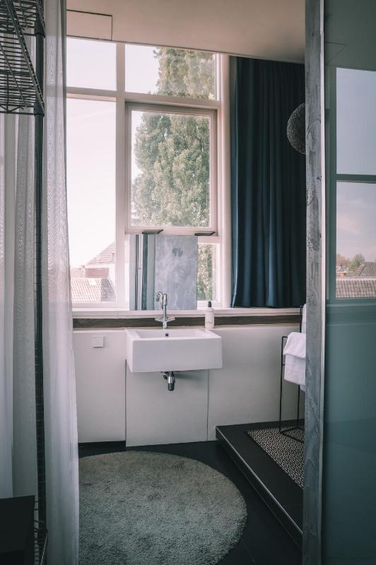 Standard Suite image 3