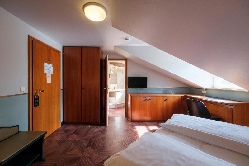 Classic Double Room image 1