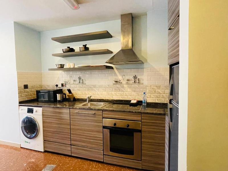 One-Bedroom Apartment with Marina View image 3