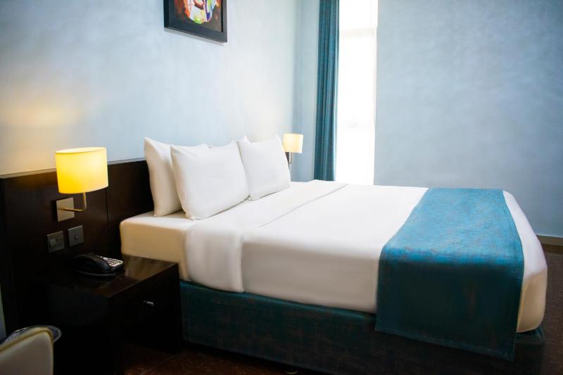 One-Bedroom Apartment with Marina View image 4