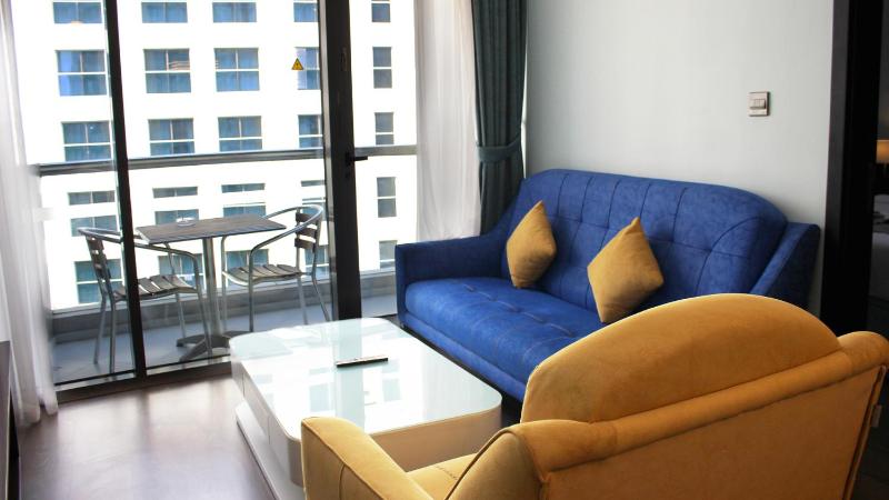 Deluxe One-Bedroom Apartment City View image 3