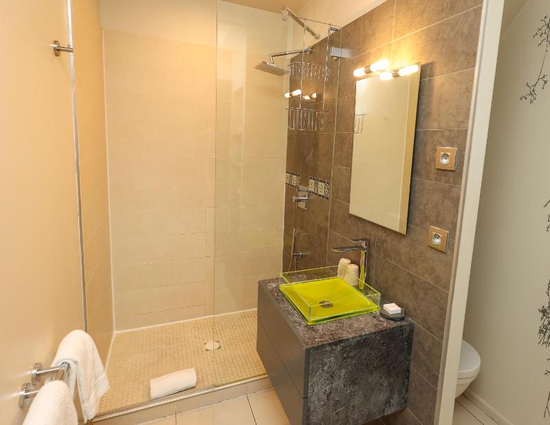 Standard Double Room image 3