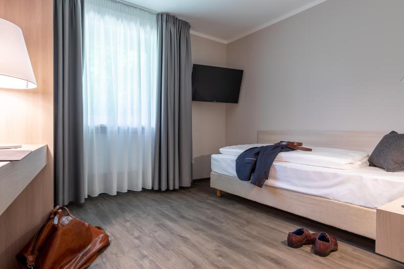 Single Room image 3