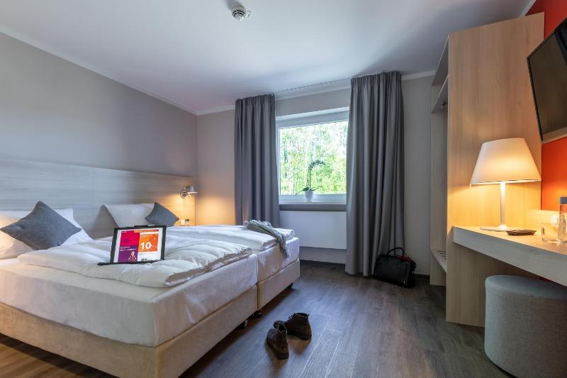Double Room image 3