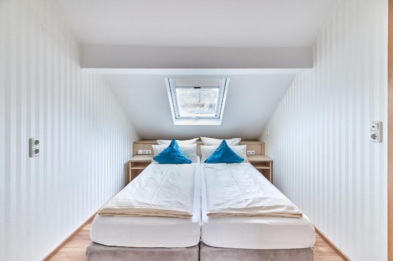 Standard Double Room - Attic image 4