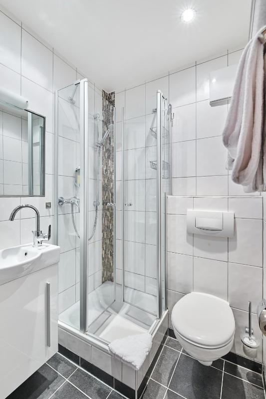 Standard Double Room - Attic image 3