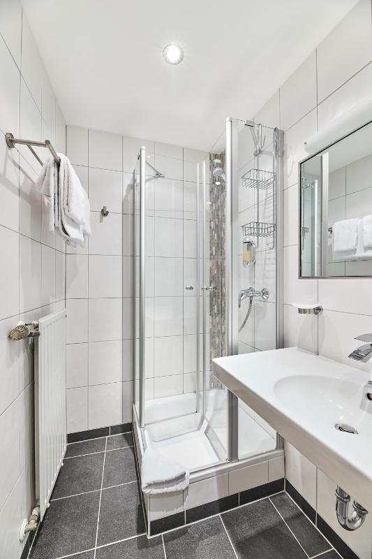 Double Room with River View image 1