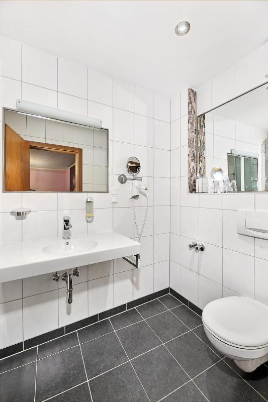 Double Room with River View image 3