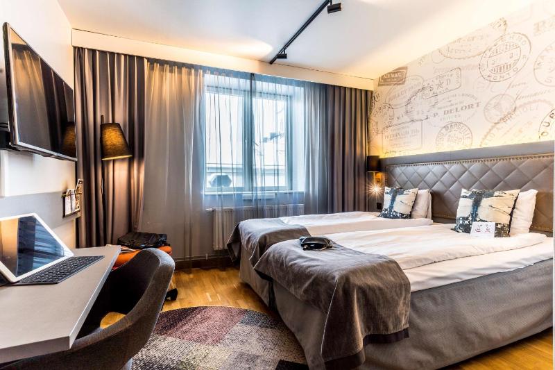 Standard Twin Room image 3