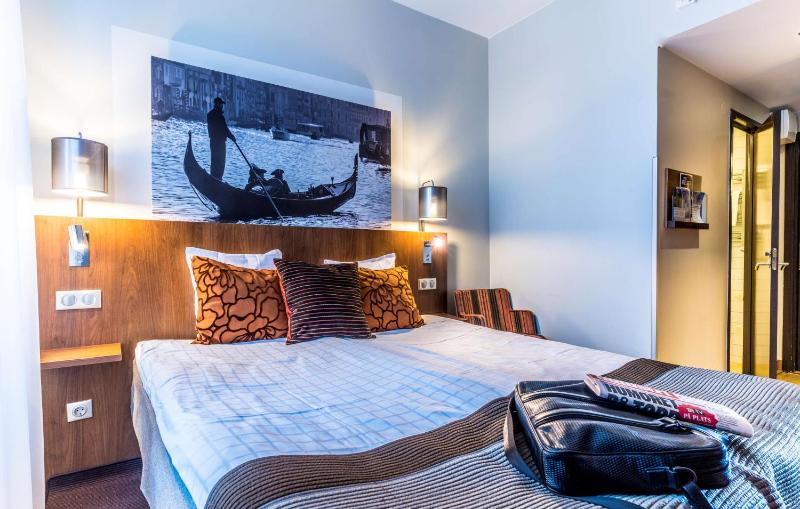 Standard Double Room image 4