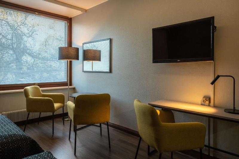 Standard Family Room image 1