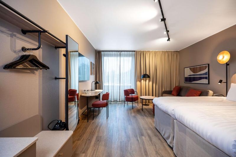 Superior Twin Room image 3