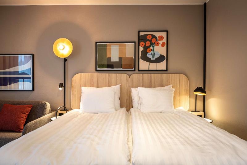 Superior Twin Room image 4