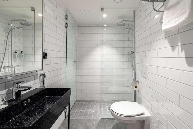 Superior Twin Room image 2
