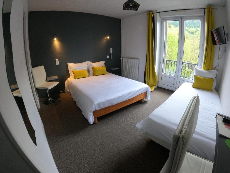 Triple Room (2 Adults + 1 Child) image 1