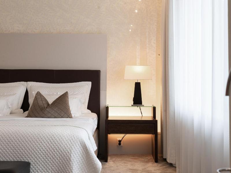 Superior Double Room image 3