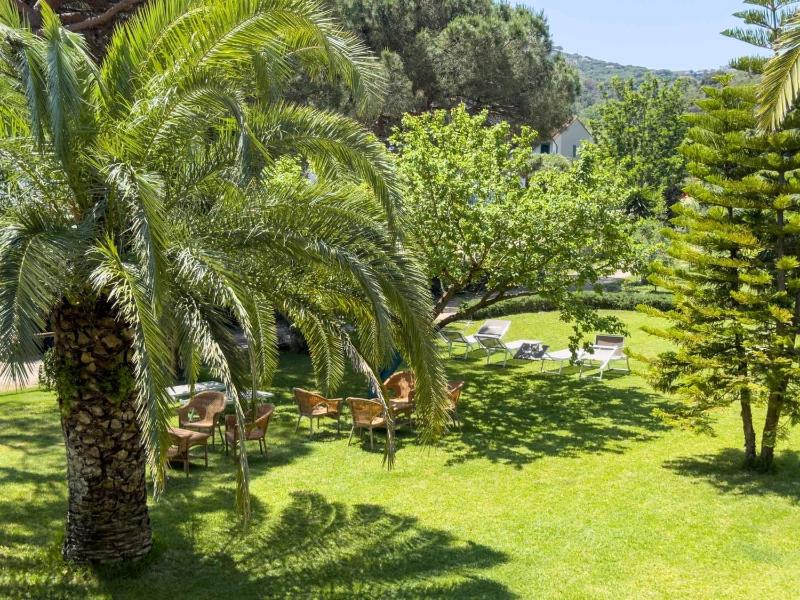 Deluxe Double or Twin Room with Garden View image 4