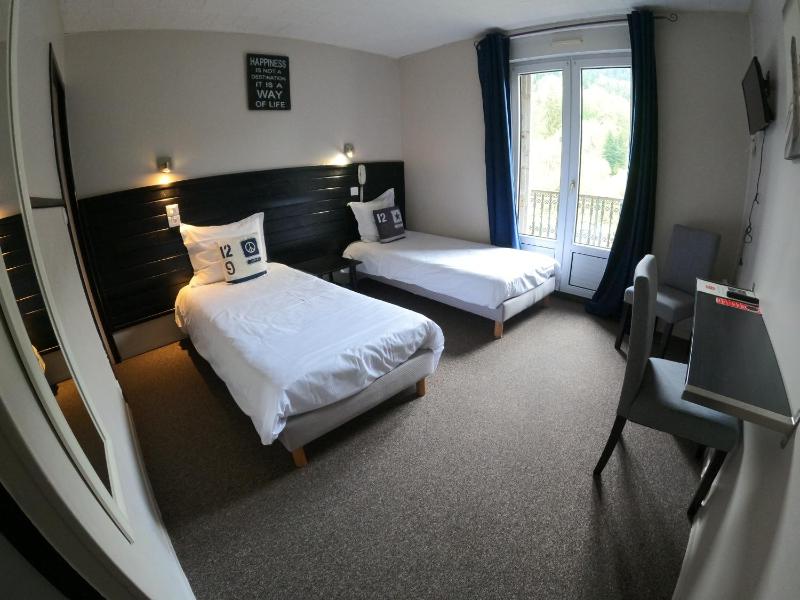 Double Room image 3
