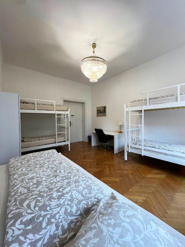 Rooms Miklošičeva - image 1