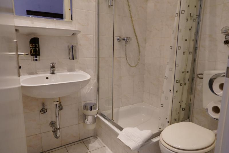 Double Room image 2