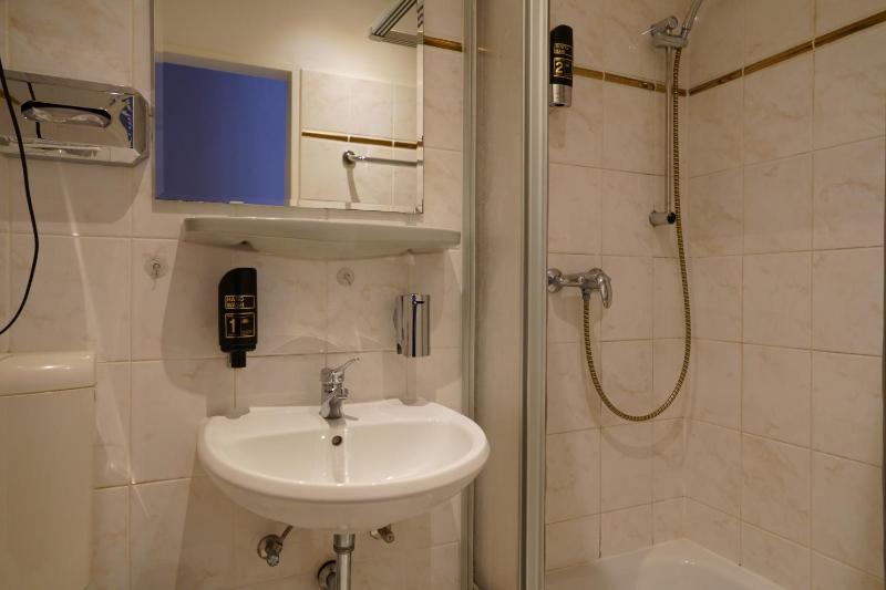Quadruple Room image 3