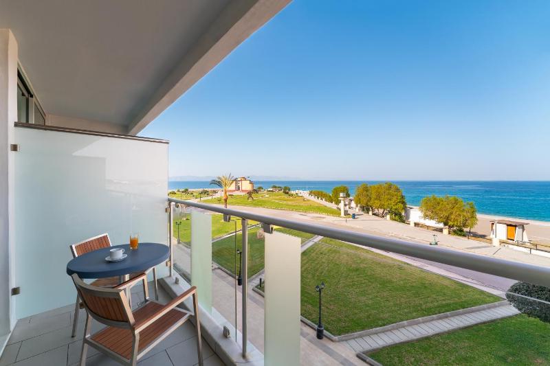 Superior Double or Twin Room with Sea View image 3