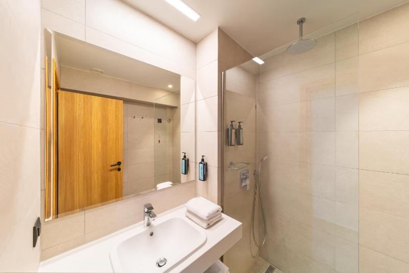Superior Double or Twin Room with Sea View image 1