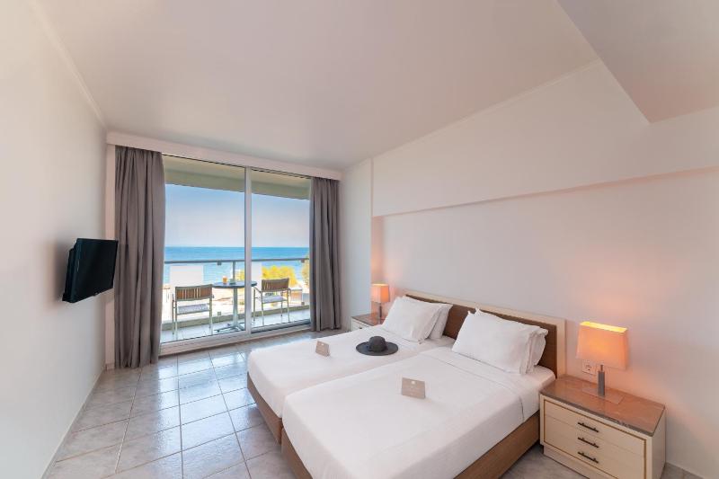 Standard Double or Twin Room with Sea View image 3