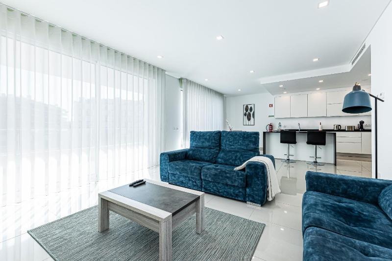 Adega Deluxe 2 Bed Pool and Gym - image 7