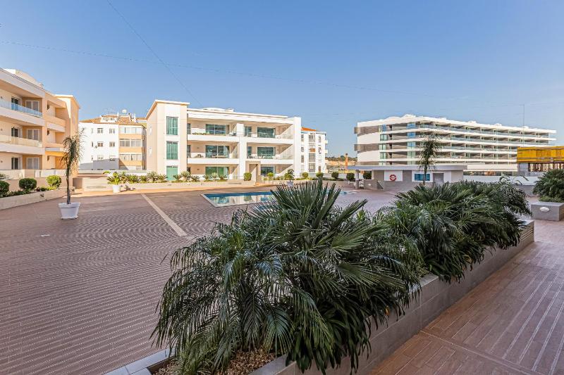 Adega Deluxe 2 Bed Pool and Gym - image 16