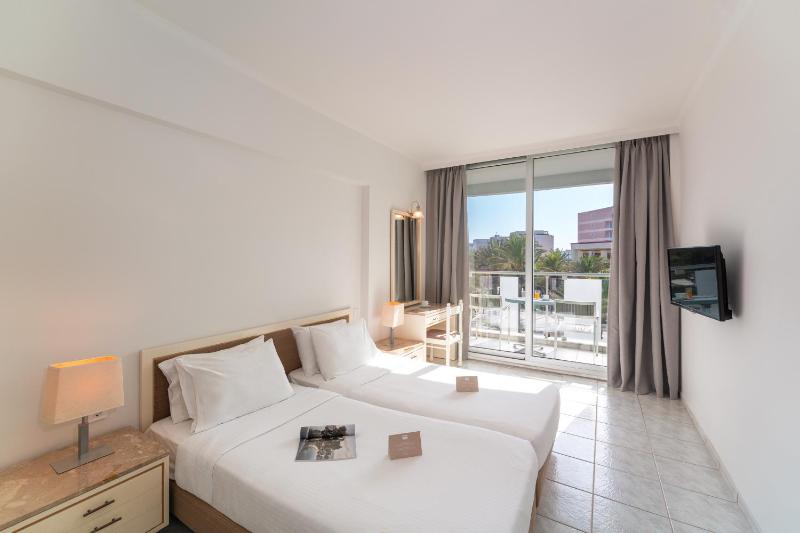 Standard Double or Twin Room image 3