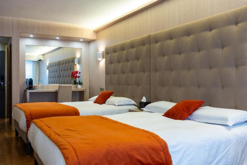 Privilege Quadruple Room with Terrace image 2