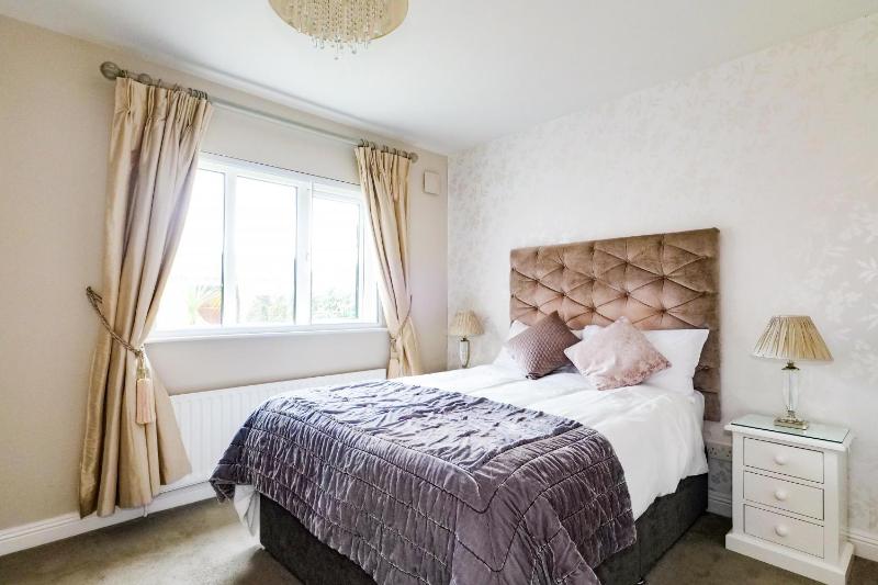 Large Double Room image 1