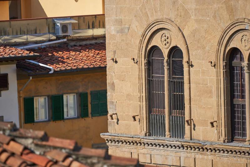 One-Bedroom Apartment - Split Level image 4