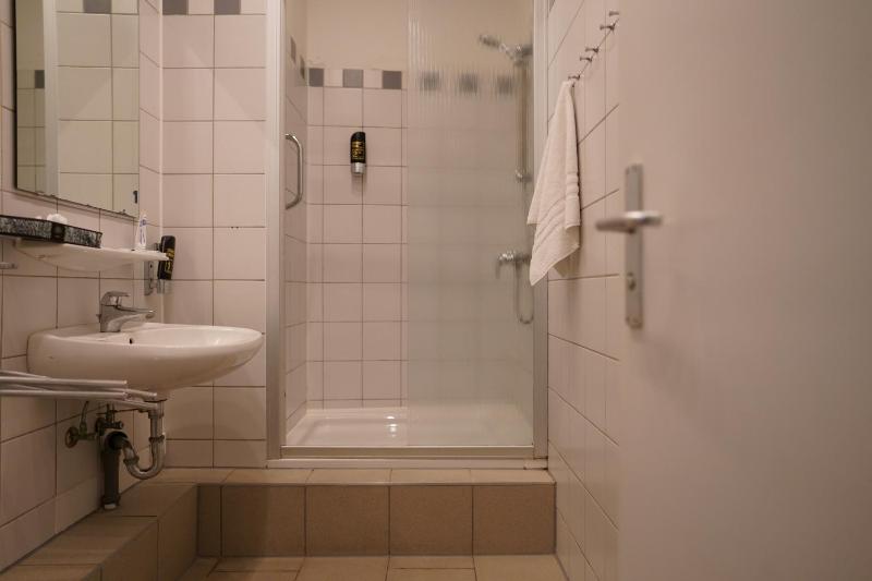 Triple Room with Shared Bathroom image 2