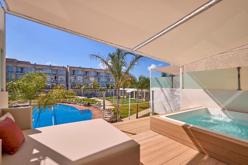 Junior Suite with Private Terrace and Plunge Pool image 1