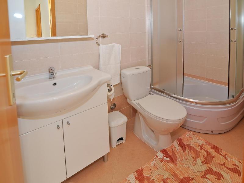 One Bedroom Apartment with Balcony and Sea View image 3