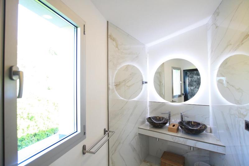 Suite with Partial Sea View image 4