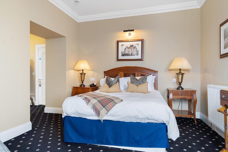 Double Room image 3